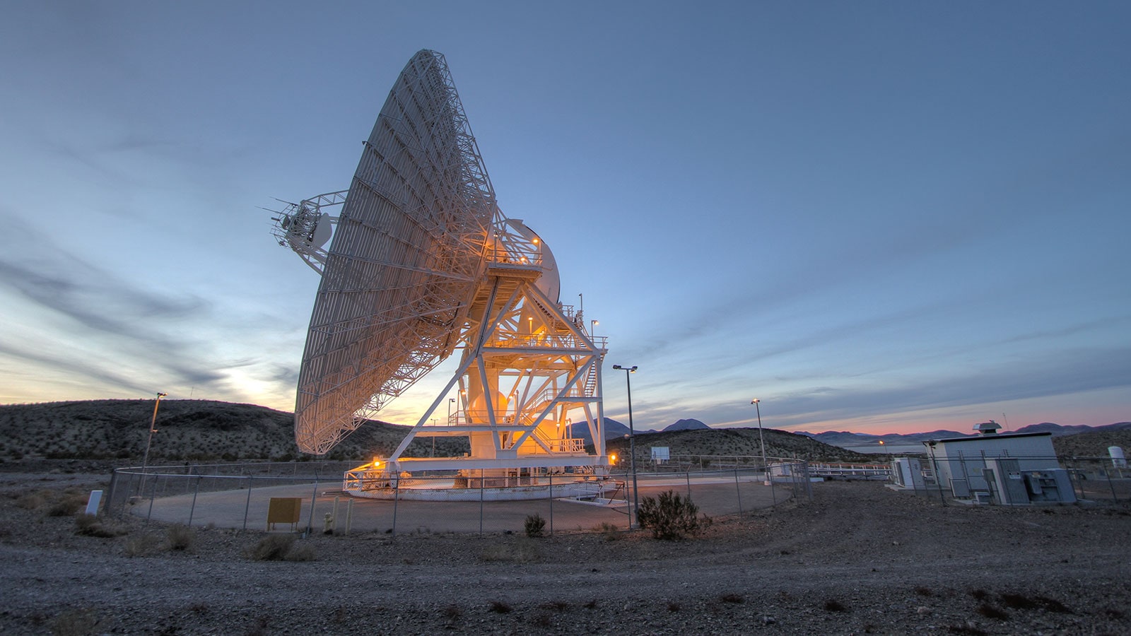 grande antenne parabolique