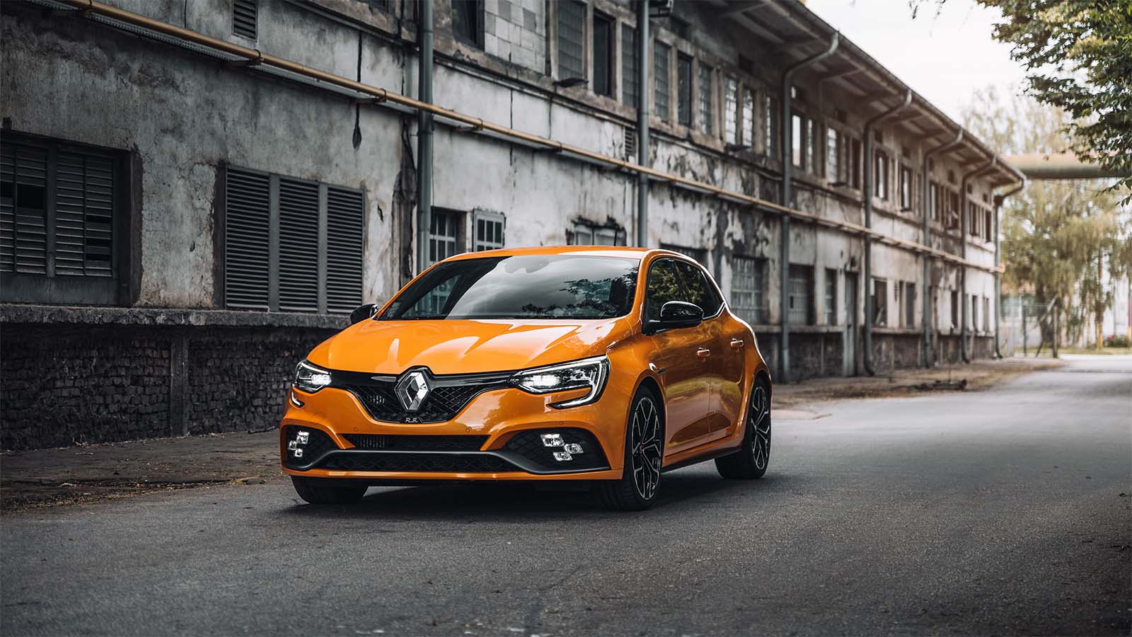 Une voiture dans une rue